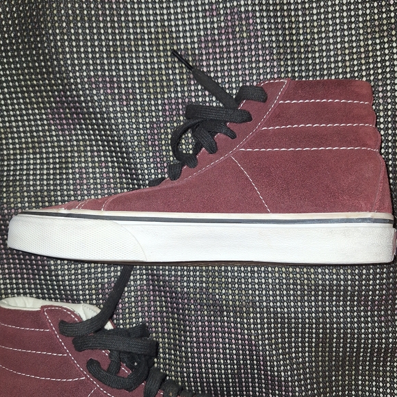 Vans Men’s Sk8-Hi Suede High-Top Sneakers in Burgundy - Picture 10 of 16